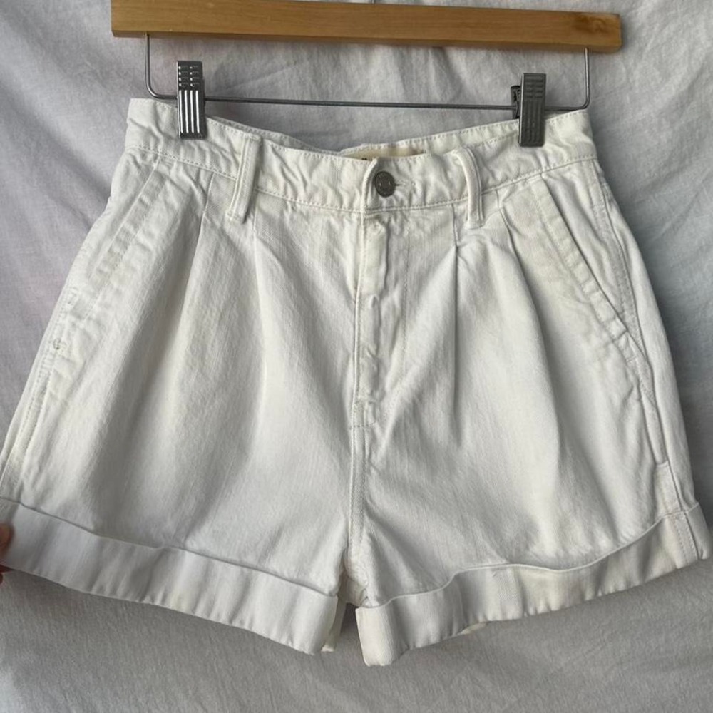 White contemporary high waisted shorts from GAP